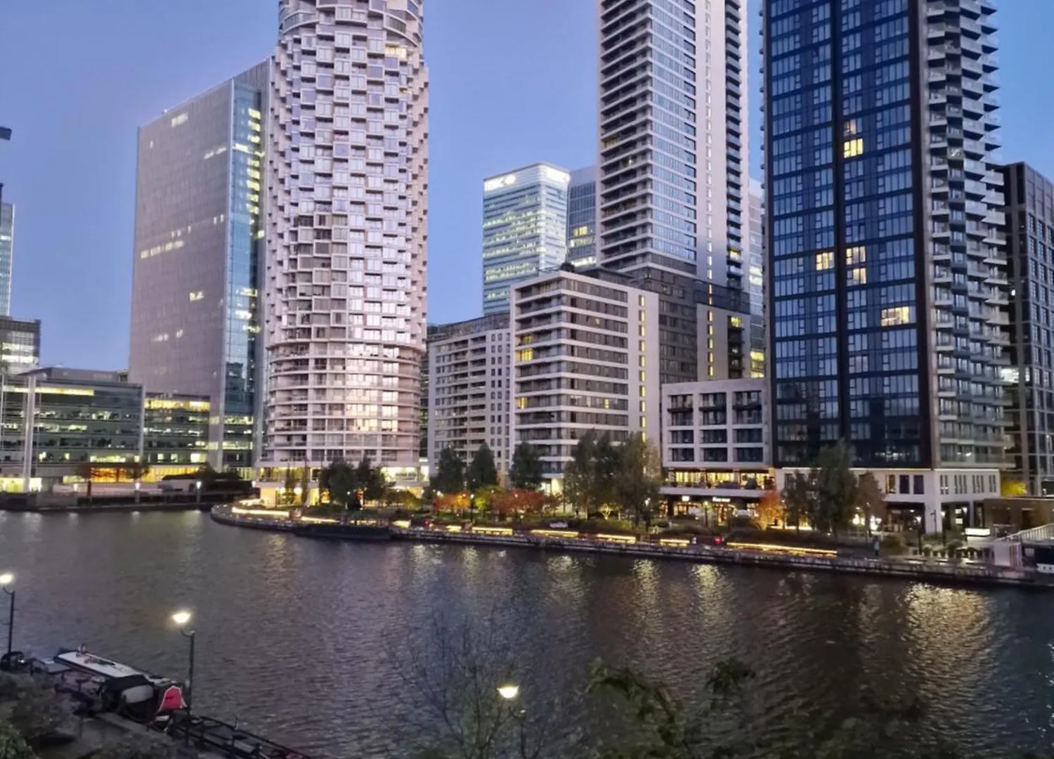 Aarons Riverview Luxury Apartment Londra