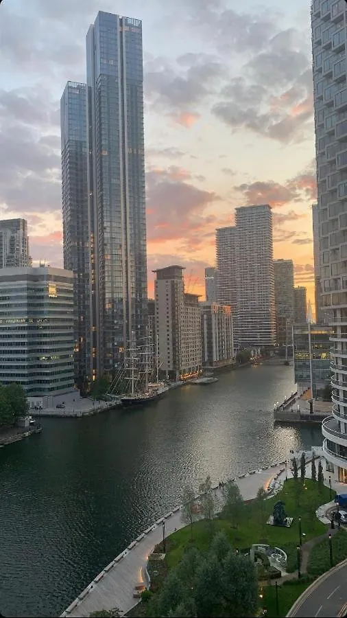 Aarons Riverview Luxury Apartment London 0*,