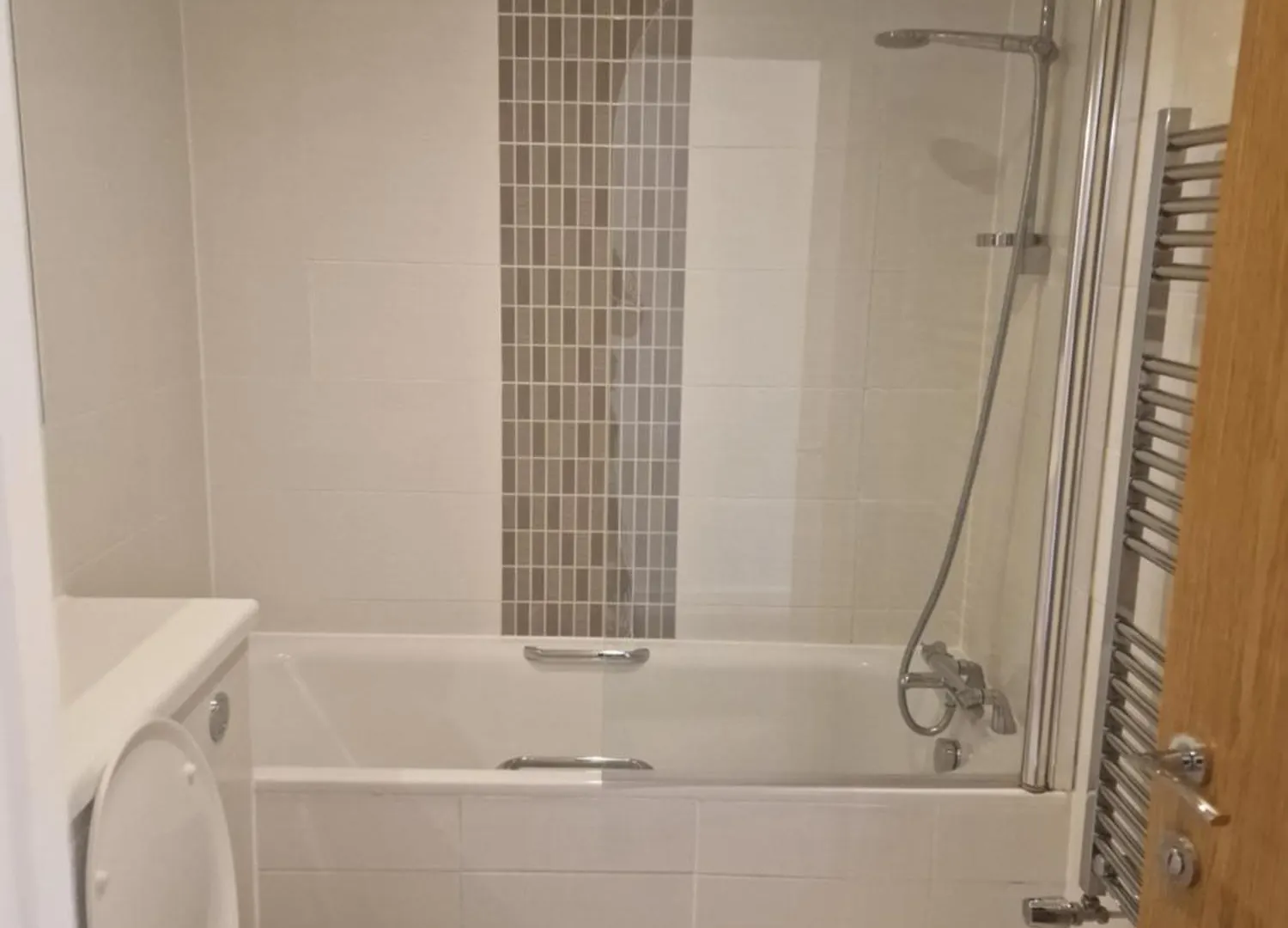 Aarons Riverview Luxury Apartment London